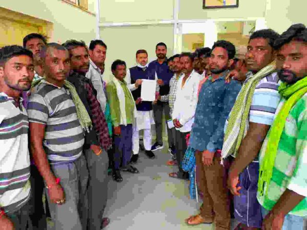 बेलसोंडा साइडिंग में कोयले की डंपिंग न कराई जाएरेलवे मालधक्का हमाल संघ के पदाधिकारियों ने की संसदीय सचिव से मुलाकात