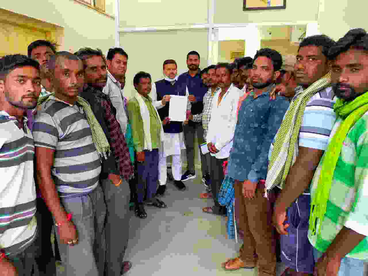 बेलसोंडा साइडिंग में कोयले की डंपिंग न कराई जाएरेलवे मालधक्का हमाल संघ के पदाधिकारियों ने की संसदीय सचिव से मुलाकात