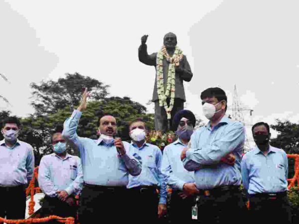 91वीं जयंती पर जिंदल समूह के संस्थापक को अधिकारी-कर्मचारियों ने दी आदरांजलि