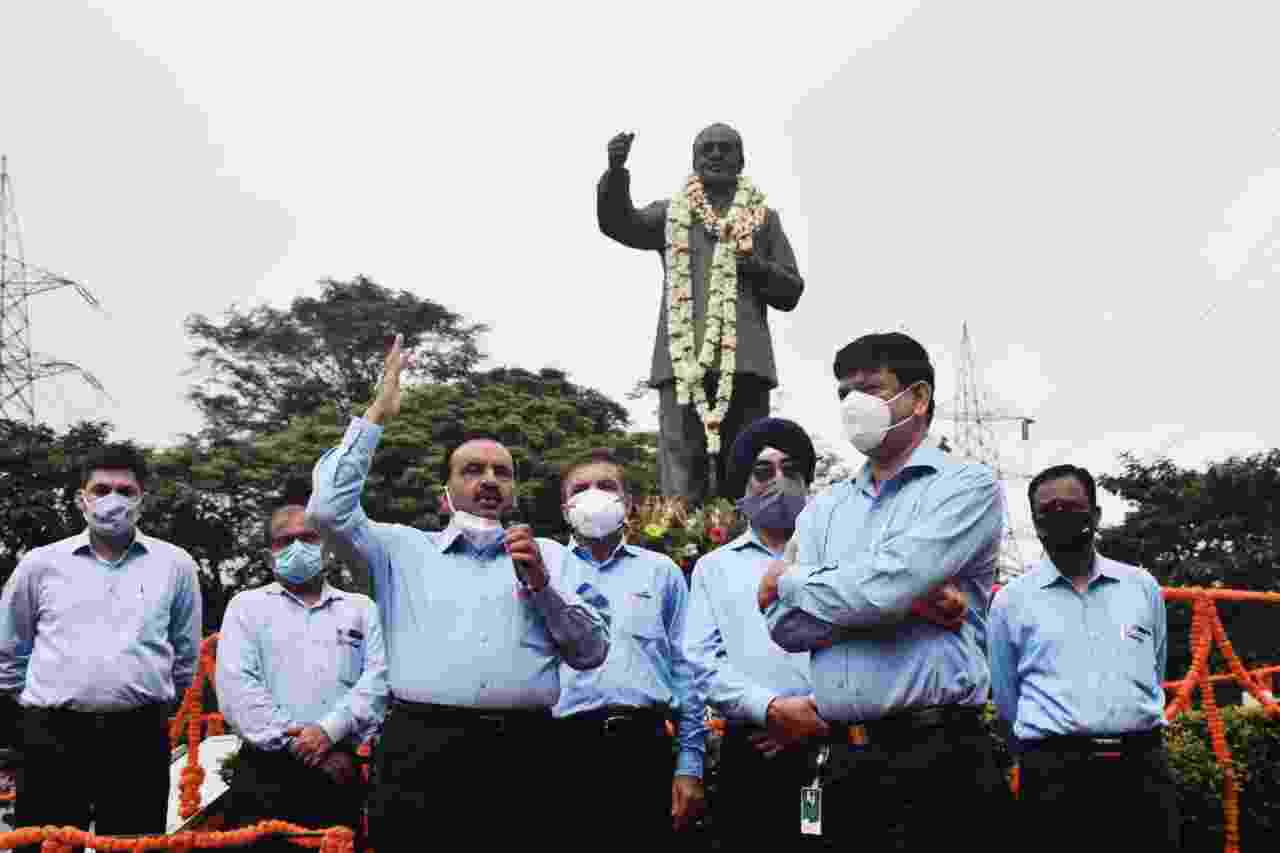 91वीं जयंती पर जिंदल समूह के संस्थापक को अधिकारी-कर्मचारियों ने दी आदरांजलि