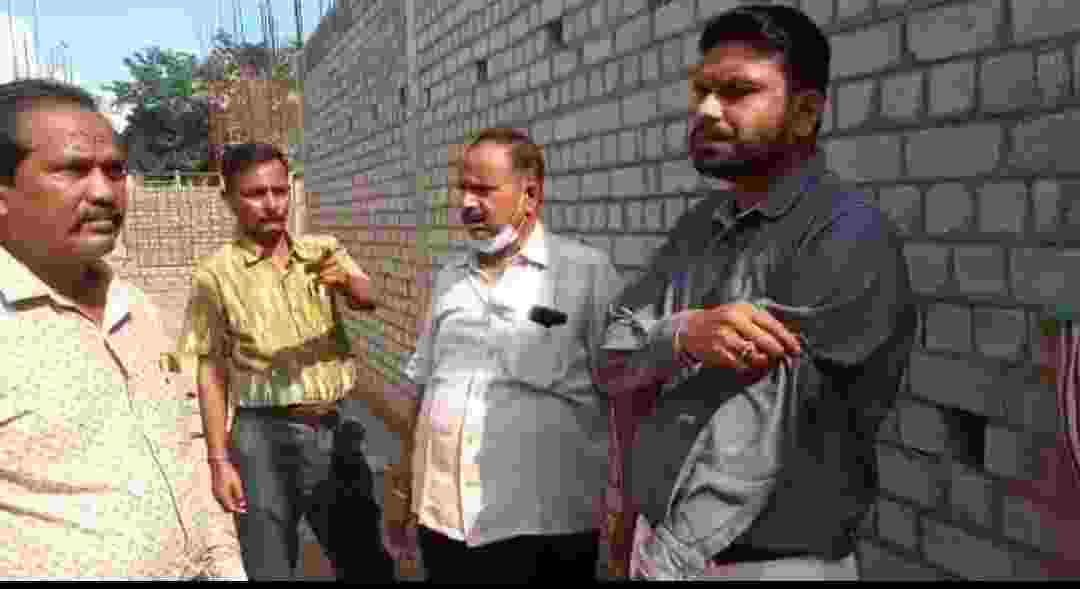 घटिया अस्पताल भवन निर्माण की जाँच में पहुंचे सीजीएमएससी के ईई