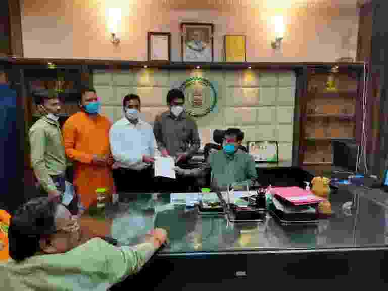 आत्मानंद अंग्रेजी माध्यम विद्यालय में भर्ती प्रक्रिया के विरुद्ध जांच एवं प्रक्रिया रोके जाने के विरुद्ध चयनित अभ्यर्थी व्याख्याता लामबंद हुए