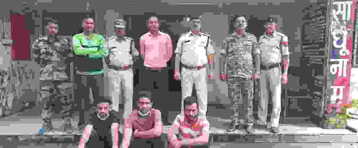 टायर, बैटरी चोरी के मामले में तीन आरोपी गिरफ्तार, आरोपियों से 4 नग ट्रेलर टायर, 2 बैटरी जप्त