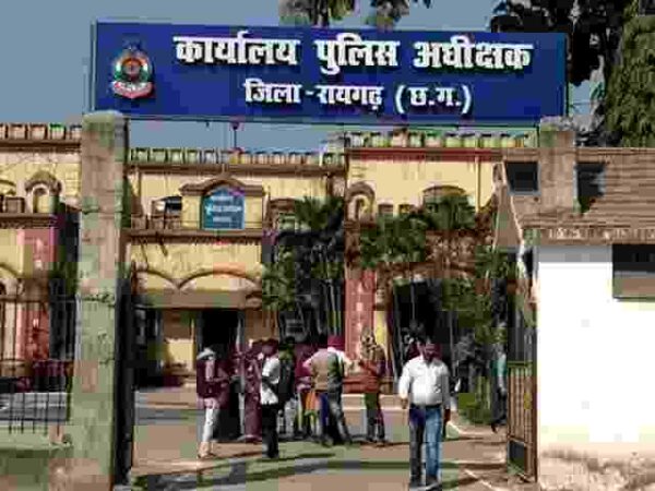 आम जनता की शिकायत को गंभीरता से नही ससुने वाले एएसआई और आरक्षक को एसपी ने किया निलबिंतएसडीओपी सारंगढ़ को सौपा जांच का जिम्मा