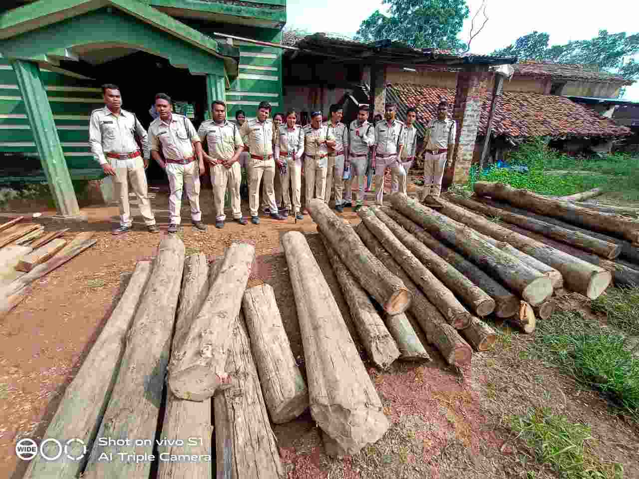 वन विभाग की कुंभकर्णी निद्रा की बदौलत 3: 50 लाख का सागौन गोला और चिरान पंहुच गया लकड़ी तस्कर के घर