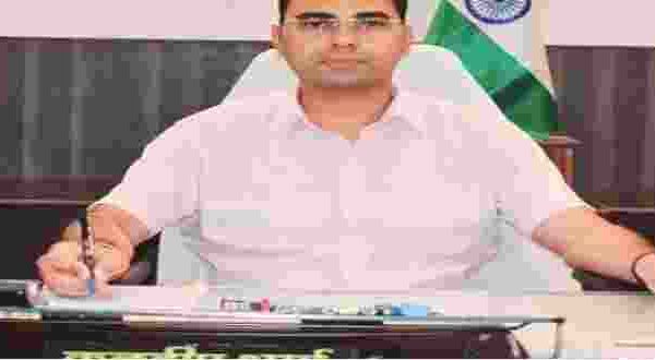 निगम ने अपने सफाई कर्मचारियों व अन्य वैकल्पिक व्यवस्था के माध्यम से कराया साफ-सफाई कार्य