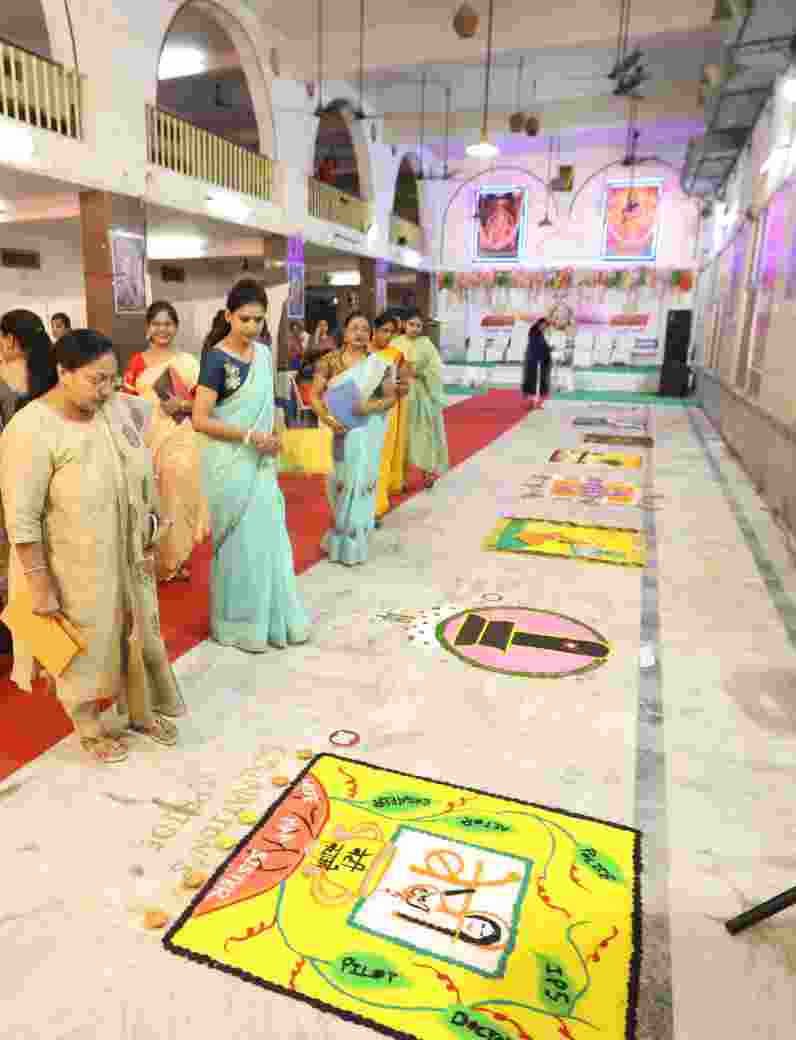 ओलंपिक में देश को मिले गोल्ड मेडल की खुशिया रायगढ़ अग्रसेन जयंती में दिखी, हुआ भाला फेंक का आयोजन