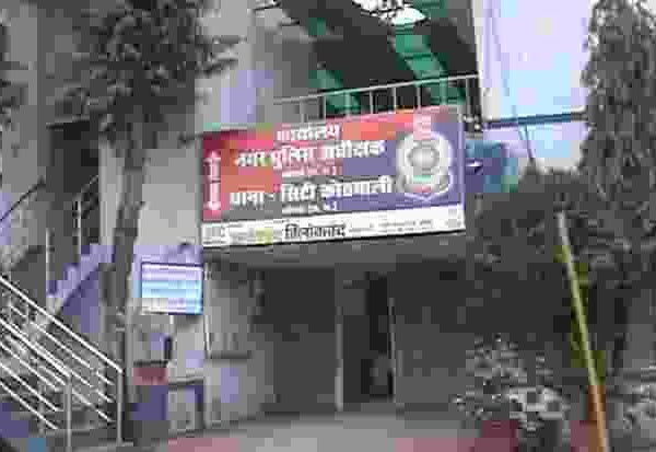 कोरबा – आईपीएल मैच में सट्टा खिलवा रहे दाे युवकाें काे पुलिस ने किया गिरफ्तार, माैके से लाखो की सट्टा-पट्टी बरामद