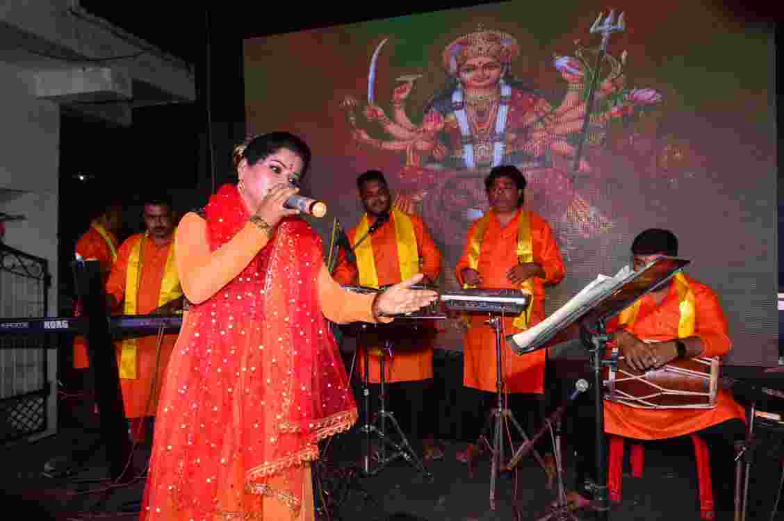 चलो बुलावा आया है माता ने बुलाया है,पूज्य सिंधी पंचायत हेमू नगर में जगराता आयोजित