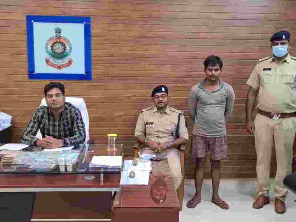 कुडूमकेला में हुई चोरी में घरघोड़ा पुलिस को 24 घंटे के भीतर आरोपी की गिरफ्तारी व चोरी गई सम्पत्ति की शत प्रतिशत बरामदगी में मिली कामयाबी….