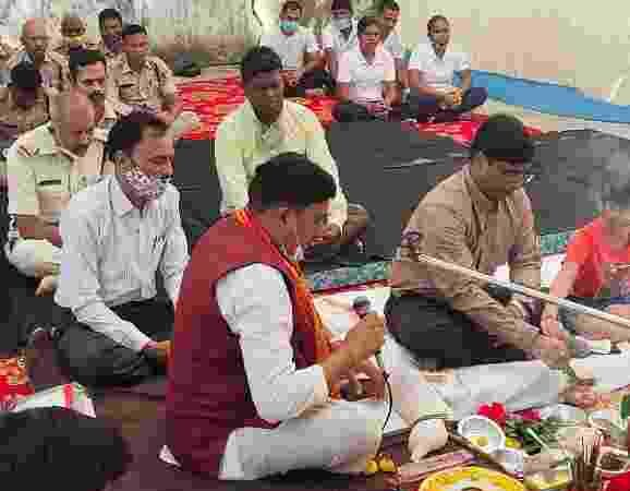 दशहरा के पावन पर्व में रक्षित केंद्र बैकुण्ठपुर में हुआ शस्त्र पूजा