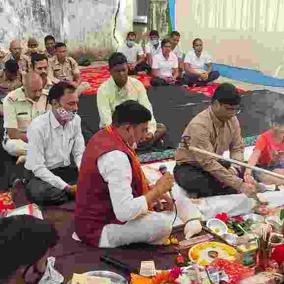 दशहरा के पावन पर्व में रक्षित केंद्र बैकुण्ठपुर में हुआ शस्त्र पूजा