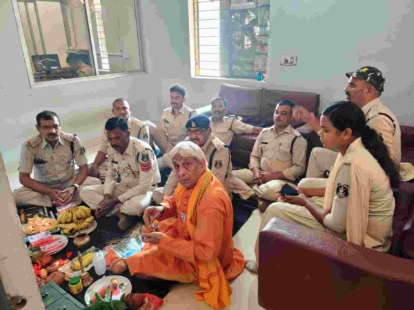 विजयादशमी पर पाली थाना में की गई शस्त्र पूजा