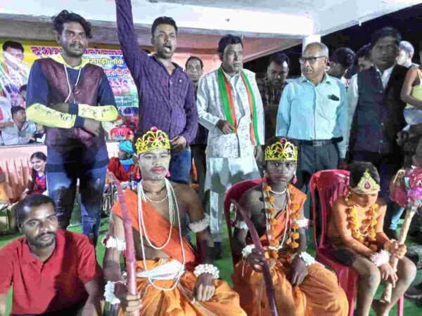 पाली ताना खार विधायक श्री केरकेट्टा की गरिमामयी उपस्थिति में संपन्न हुआ ग्राम देव समिति दशहरा महोत्सव