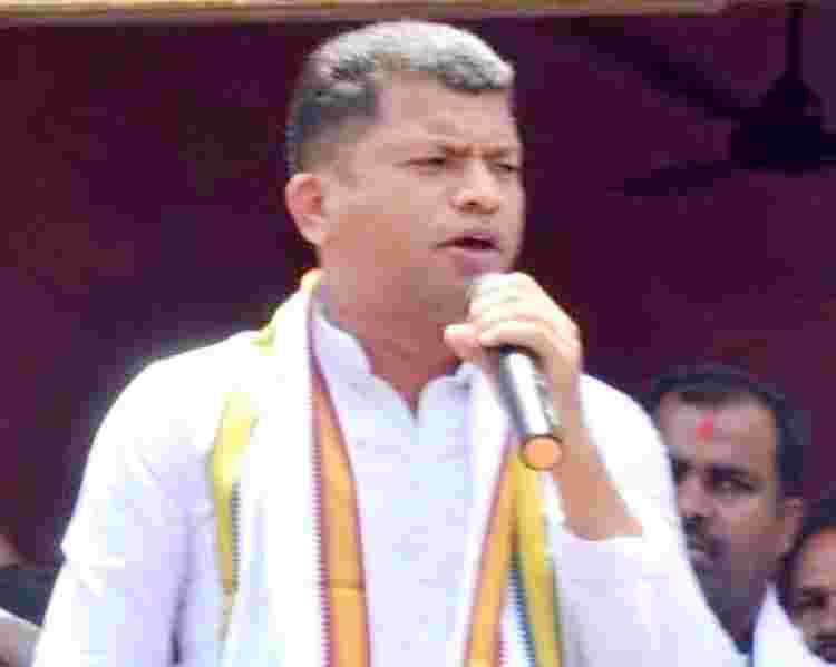 ब्रेकिंग : राहुल गांधी के करीबी नवरंगपुर के सांसद रहे प्रदीप मांझी ने थामा BJD का हाथ, मुख्यमंत्री नवीन पटनायक के समक्ष होंगे पार्टी में शामिल