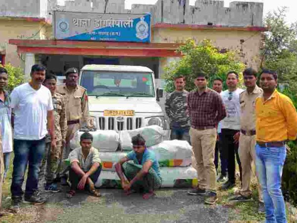 बार्डर पर #डोंगरीपाली पुलिस की चौंक-चौबंध व्यवस्था देख गांजा से भरी वाहन छोड़ गांव की ओर भागे तस्कर