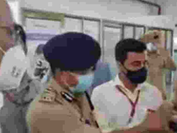बड़ी खबर : लखनऊ एयरपोर्ट में धरने पर बैठे CM भूपेश बघेल, भारी पुलिस बल तैनात