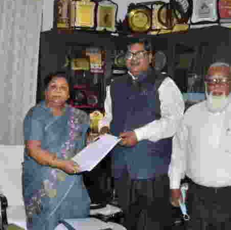 लॉयर्स यूनियन का प्रतिनिधिमंडल मिला राज्यपाल से, ज्ञापन सौंपकर की महाधिवक्ता के असंवैधानिक कार्यों की शिकायत