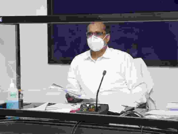 विभागीय योजना से लाभान्वित करने कैंप लगाकर लें श्रमिकों से आवेदन-कलेक्टर