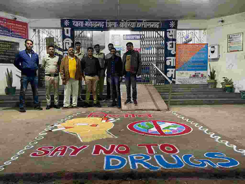 कोरिया पुलिस की अभिनव पहल..इस दीपावली महिलाओं एवं बच्चों ने पुलिस अधीक्षक के निजात अभियान का दिया साथ