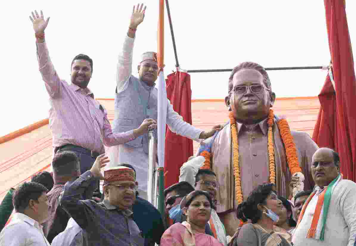 मुख्यमंत्री श्री भूपेश बघेल ने शहीद श्री नंदकुमार पटेल की प्रतिमा का किया अनावरण