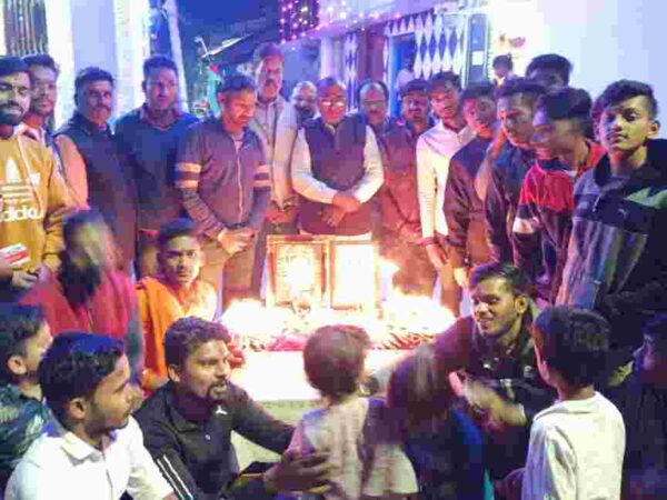 विश्व हिंदू परिषद बजरंग दल हनुमान चालीसा के आयोजन पर जन्मदिन” मनाया