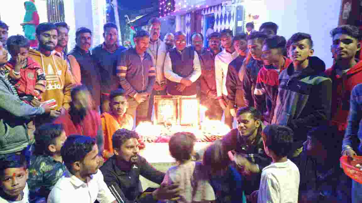 विश्व हिंदू परिषद बजरंग दल हनुमान चालीसा के आयोजन पर जन्मदिन” मनाया