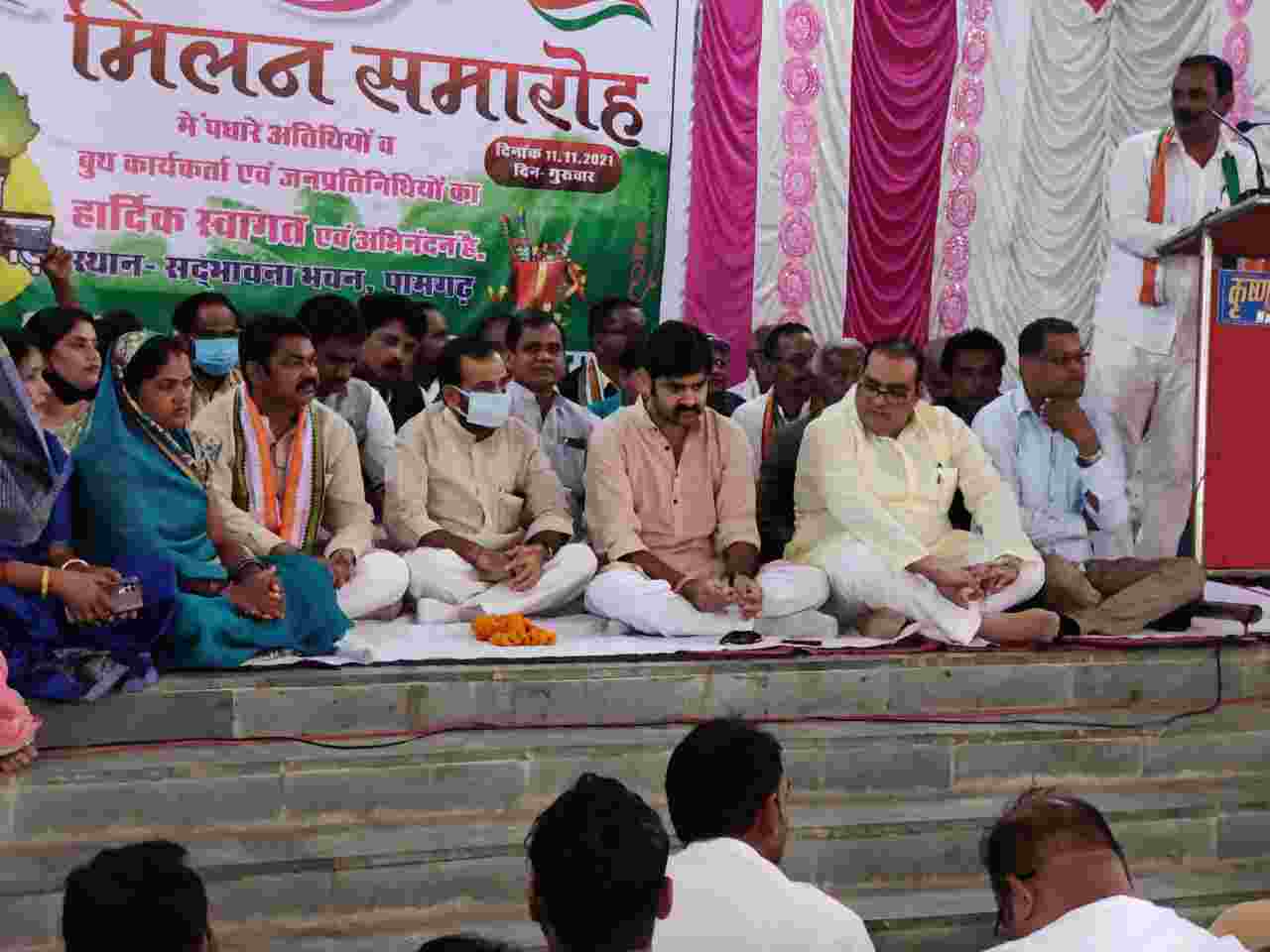 कांग्रेस पार्टी एक परिवार है,दुःख-सुख व उत्सव में शामिल होना मेरा नैतिक दायित्व-अर्जुन तिवारीकांग्रेस का पामगढ़ विधानसभा स्तरीय दीपावली मिलन समारोह संपन्न