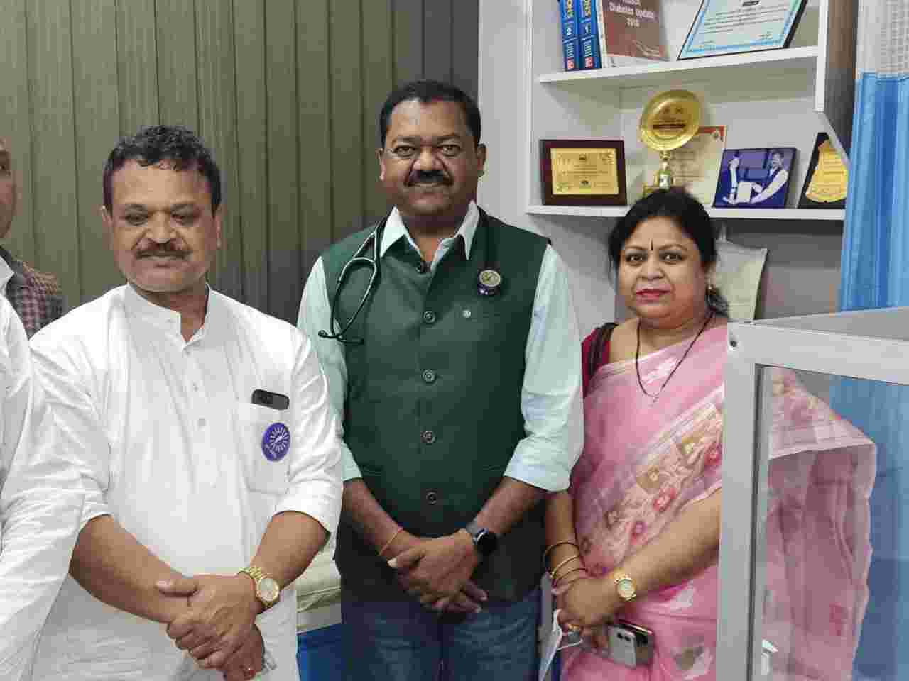 अजजा आयोग के अध्यक्ष भानुप्रताप सिंह सौजन्य भेंट के लिए वंदना हॉस्पिटल पहुंच सामाजिक मुद्दों पर चर्चा की