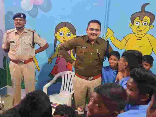 पुलिस की कार्यशैली को नजदीक से देखा कन्या स्कूल और अभ्यास पूर्व माध्यमिक स्कूल के बच्चों ने