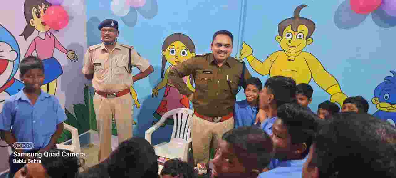 पुलिस की कार्यशैली को नजदीक से देखा कन्या स्कूल और अभ्यास पूर्व माध्यमिक स्कूल के बच्चों ने