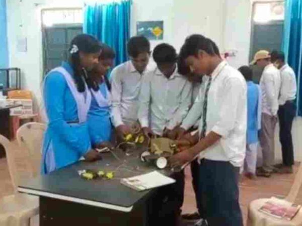 आर्टिफिशियल इंटेलिजेंस प्रोग्राम में महासमुंद जिले के नर्रा स्कूल के छात्रों का चयन