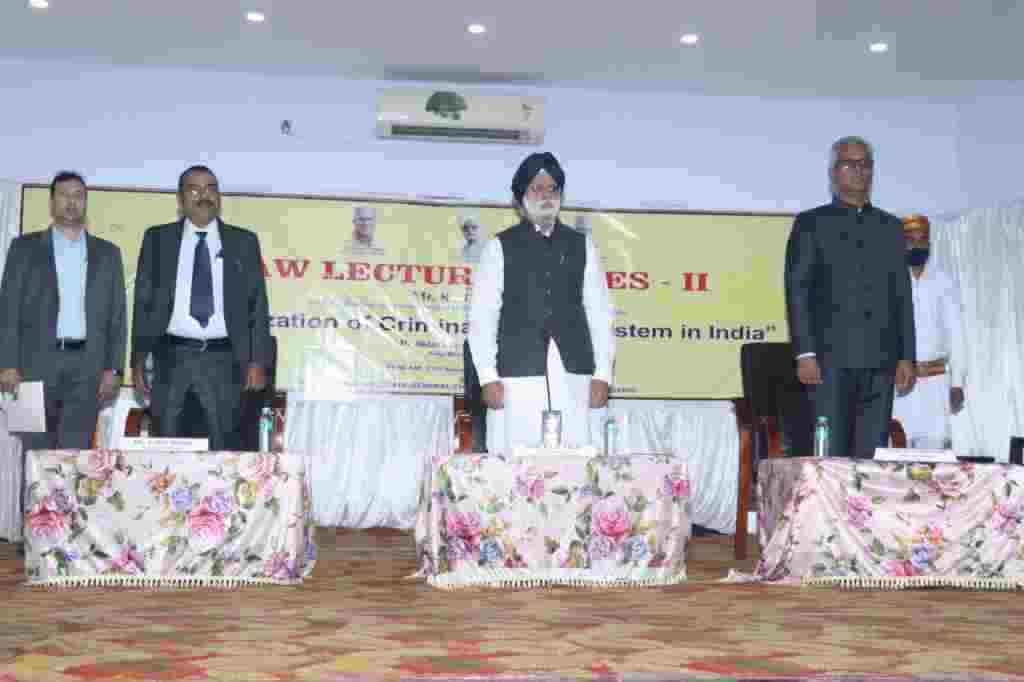 सुप्रीम कोर्ट के वरिष्ठ अधिवक्ता एवं राज्यसभा सांसद के.टी.एस. तुलसी द्वारा मार्डनाइजेशन ऑफ क्रिमिनल जस्टिस सिस्टम इन इंडिया विषय पर  ब्याख्यान दिया
