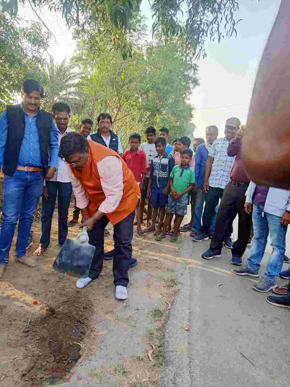 चराईडांड-बगीचा-बतौली मार्ग का संसदीय सचिव ने किया भूमि पूजन49करोड़ 60 लाख की लागत से बनेगा 41.80 किमी सड़क*