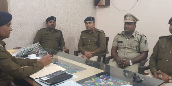 आम जनता के बीच पुलिस की उपस्थिति सुनिश्चित करते हुए शहर में हो रहे अवैध कारोबार और अपराध पर प्रभावी नियंत्रण हेतु समझाइश दी गयी