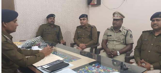 आम जनता के बीच पुलिस की उपस्थिति सुनिश्चित करते हुए शहर में हो रहे अवैध कारोबार और अपराध पर प्रभावी नियंत्रण हेतु समझाइश दी गयी