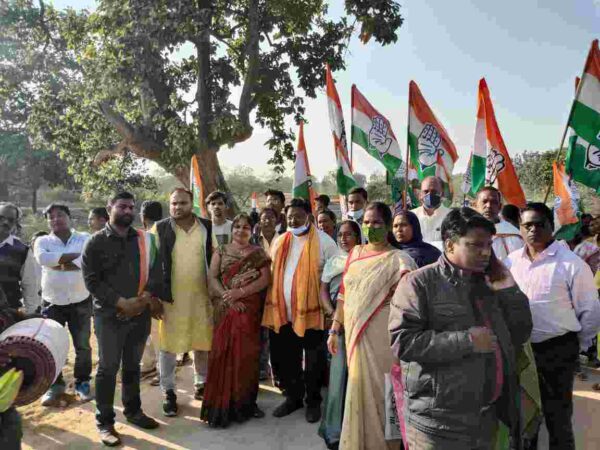 *खाने की सामग्री, सब्जियों के भाव आसमान पर और खाद्य तेल तीन गुनामहंगा सिलेंडर ढाई गुना करके अब महंगाई डार्लिंग बन गई:-यू.डी.मिंज