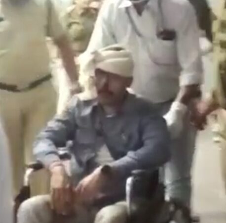 बिग ब्रेकिंग न्यूज़ – SP त्रिलोक बंसल पर हाथियों ने किया हमला… SP बंसल की पत्नी श्वेता बंसल भी घायल, दोनों को इलाज के लिए बिलासपुर किया रेफर…*