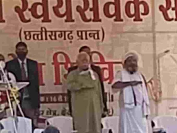 आरएसएस प्रमुख मोहन भागवत पहुंचे मदकू द्वीप घोष प्रदर्शन कार्यक्रम में