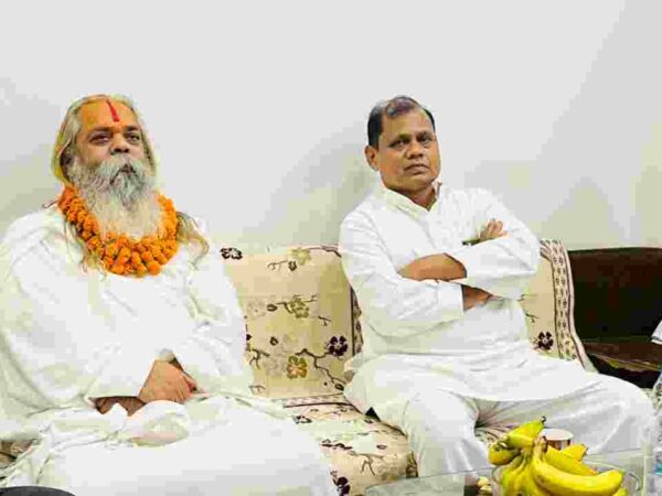 गोसेवा आयोग के अध्यक्ष महंत रामसुंदर दास जिला कांग्रेस के उपाध्यक्ष श्याम कश्यप के कार्यालय पहुंचे, जोरदार स्वागत