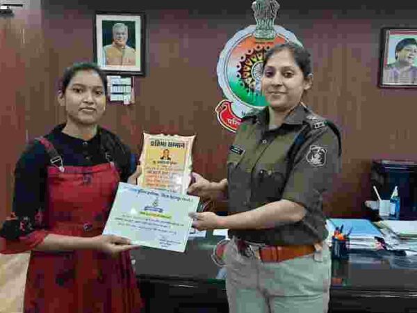 जिले की होनहार छात्रा शालिनी का हुआ आईआईटी रूड़की में चयन।पुलिस अधीक्षक सूरजपुर ने छात्रा को इस उपलब्धि पर किया सम्मानित