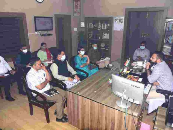 कलेक्टर ने ली कानून व्यवस्था की समीक्षा बैठकउप निर्वाचन 2021 एवं धान खरीदी के दौरान कानून व्यवस्था बनाए रखने के दिए निर्देश