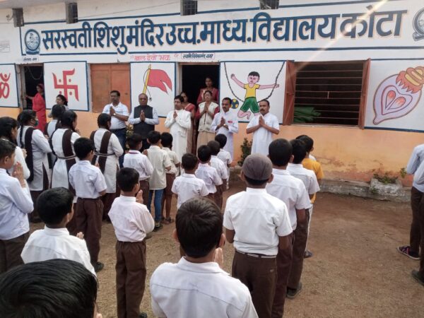 स्वर्गीय बिपिन रावत को सरस्वती शिशु मंदिर करगी रोड कोटा ने दी श्रद्धांजलि