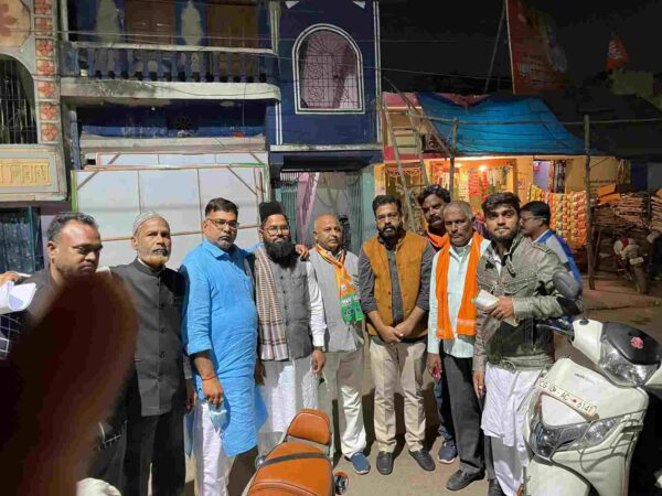 भाजपा अल्पसंख्यक मोर्चा के द्वारा वार्ड नंबर 29 तारबहार संजय गांधी नगर में घर घर पहुंच कर पार्षद पद के प्रत्याशी राजेश रजक के समर्थन में जनसंपर्क