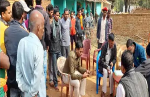 कोरबा में महिला की दिनदहाड़े हत्या – जमीन विवाद को लेकर हुआ विवाद, फिर जेठ ने टांगी से 3 बार वार कर मार दिया; गिरफ्तार