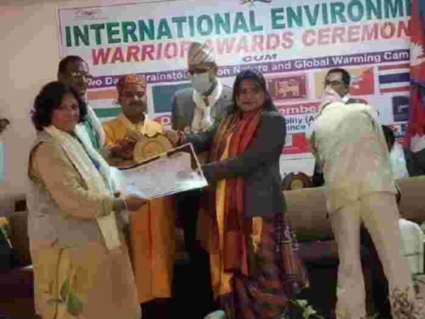 नेपाल में अंतर्राष्ट्रीय पर्यावरण योद्धा सम्मान 2021 से सम्‍मानित हुईं संपादक विजया पाठक