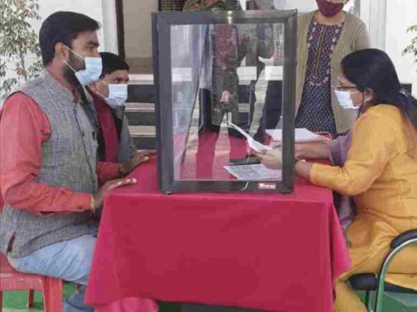 भाजपा नेता रोहित मिश्रा ने एसपी से एक ही जमीन को आधा दर्जन लोगों को बेचे जाने की शिकायत व कार्यवाही की मांग की