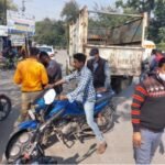 कोरबा ब्रेकिंग: कोरोना नियमों का पालन करवाने आयुक्त ने संभाला मोर्चा.. बुधवारी में हो रही मास्क चेकिंग..