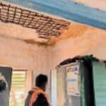 छत से गिर रहा प्लास्टर झांक रही सरिया<br>किसानों के लिए अहम इस कार्यालय भवन की स्थिति भी बेहद जर्जर