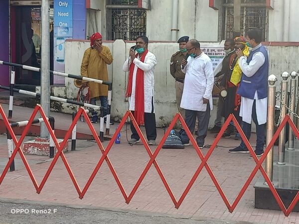आरपीएफ की नुक्कड़ टीम ने रायगढ़ में रेल यात्रियों को नाटक के माध्यम से किया जागरूक